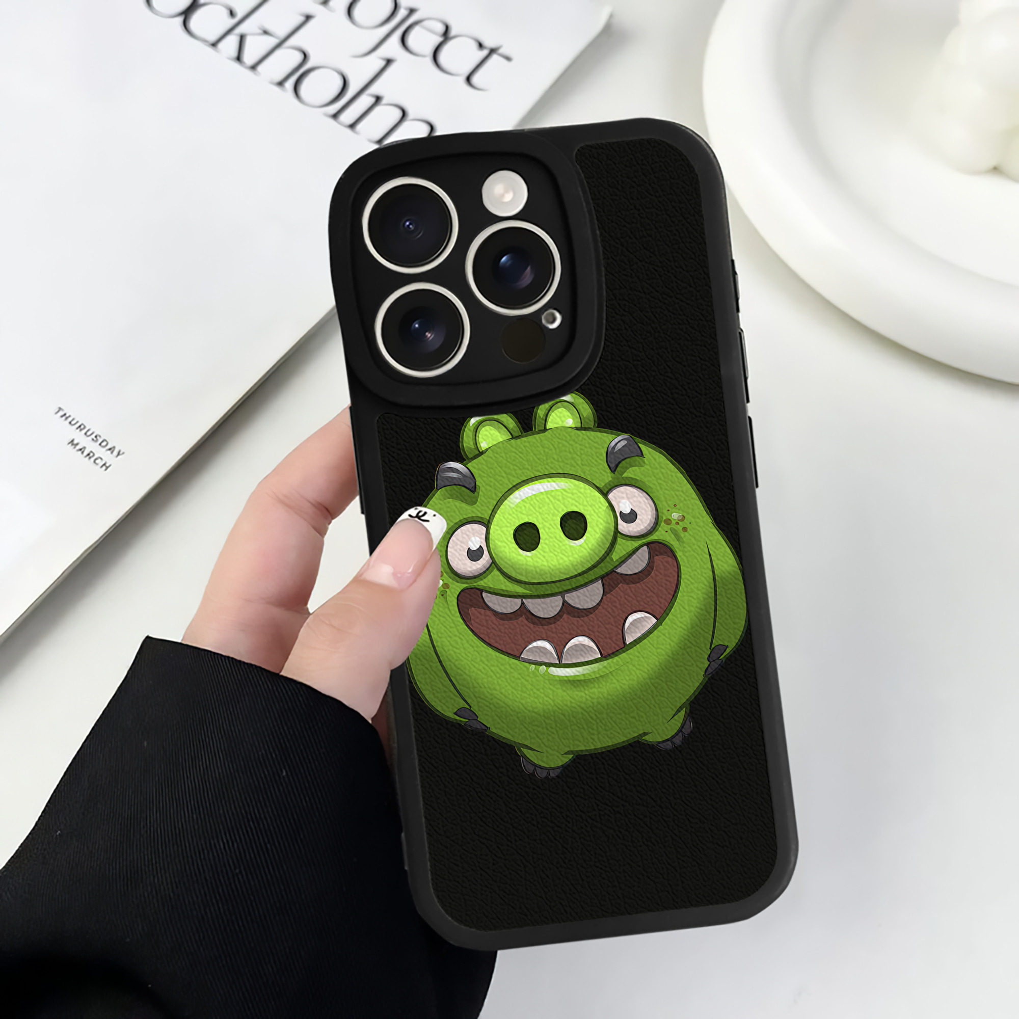（画像用） Angry Birds アングリーバード 【iPhone 16シリーズ対応】シリコンスマホケース（レザー調） 材質：シリコン